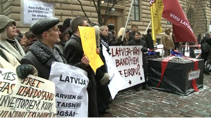 Letonya protesto